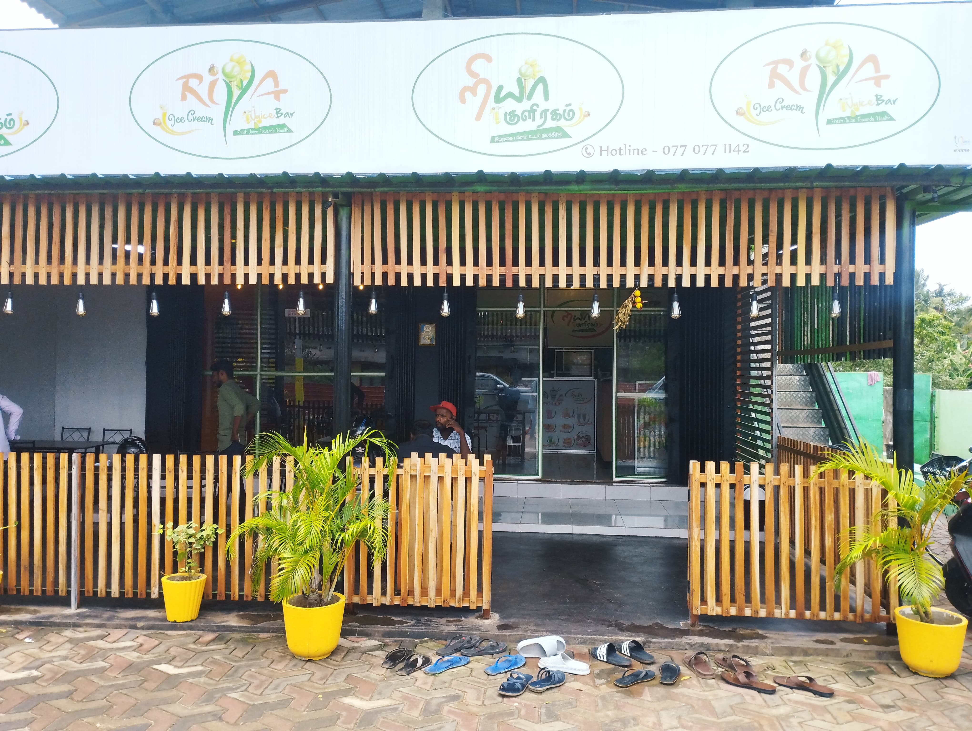 RIYA ICE CREAM & JUICE BAR